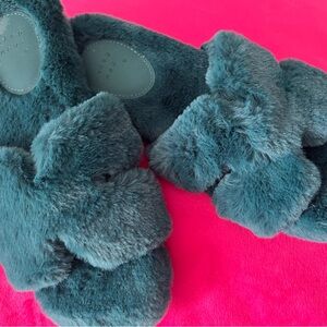 Size 8 green slides target